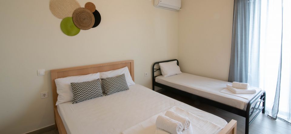 Standar Triple Room with sea view 2