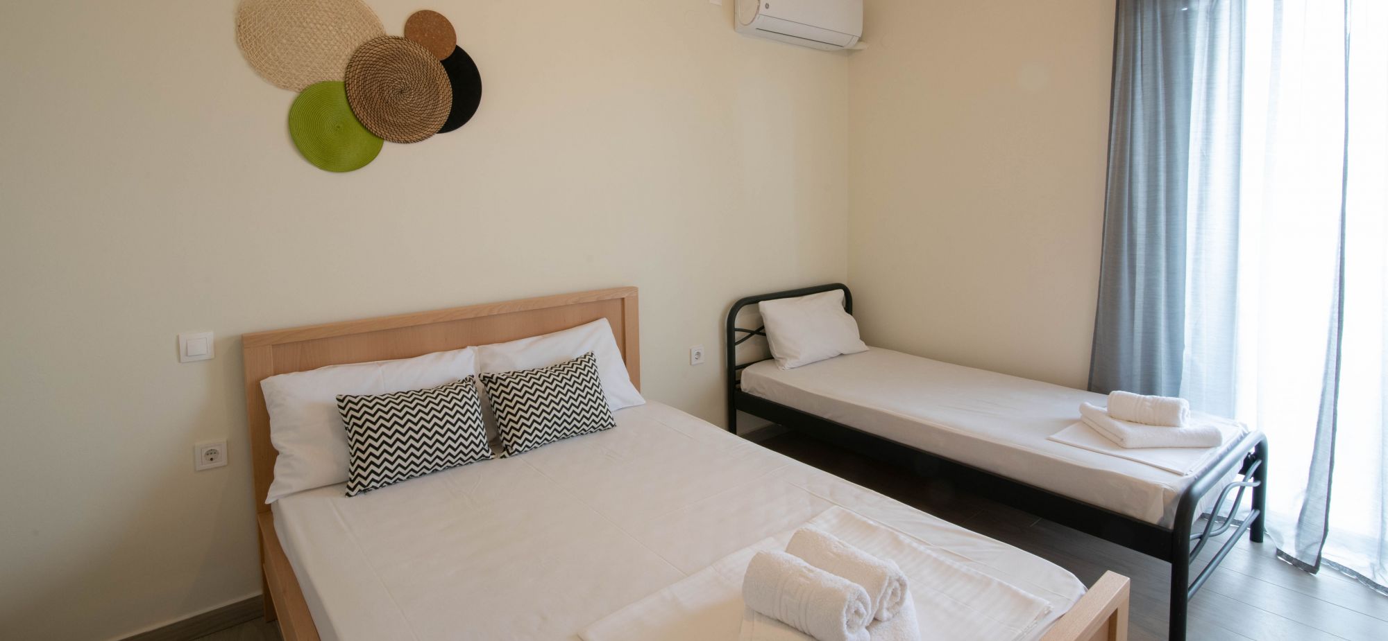 Standar Triple Room with sea view 2